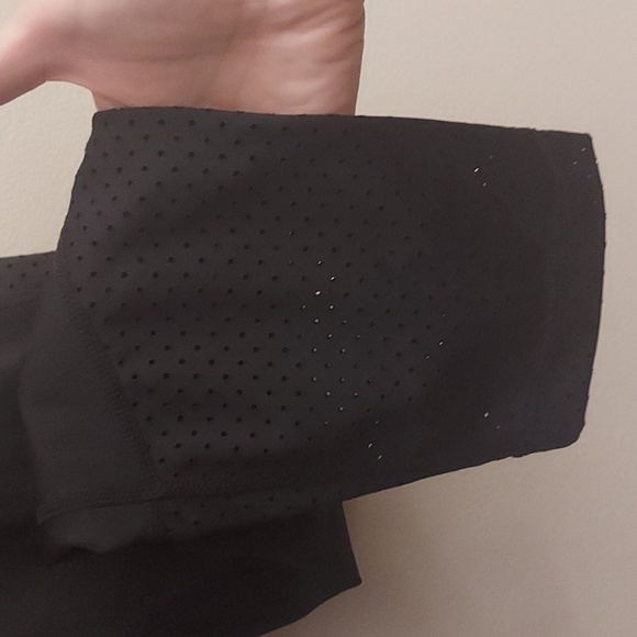 ZELLA Black Cropped Leggings with Perforated Hem and Pockets - Picture 5 of 13